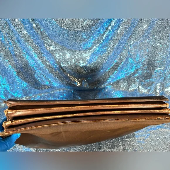 SALE TODAY - SUNDAY. Gucci Brown Leather Briefcase. Discounted Shipping - Picture 6 of 14